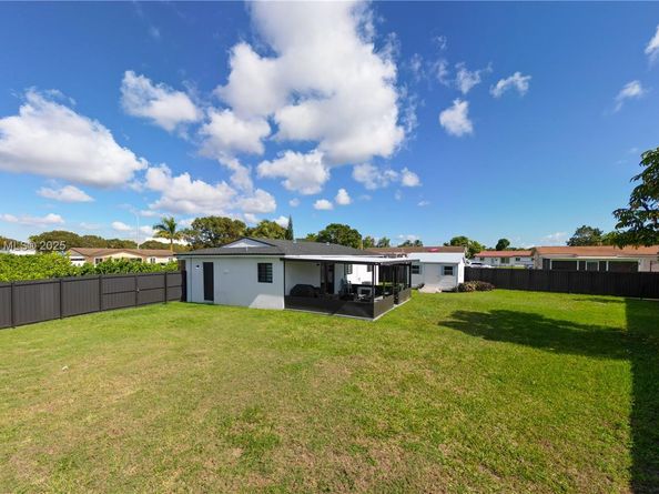 10060 SW 152nd Ter, Miami FL 33157