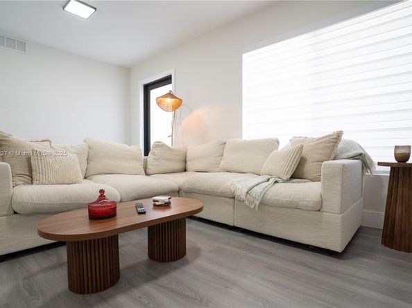 10060 SW 152nd Ter, Miami FL 33157