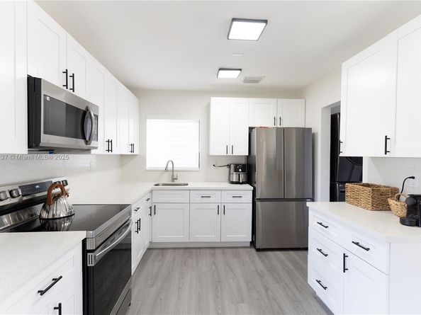 10060 SW 152nd Ter, Miami FL 33157