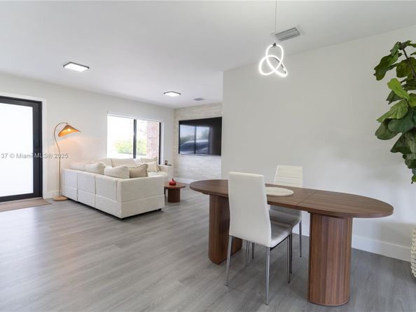 10060 SW 152nd Ter, Miami FL 33157