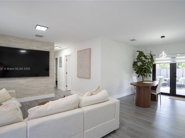 10060 SW 152nd Ter, Miami FL 33157