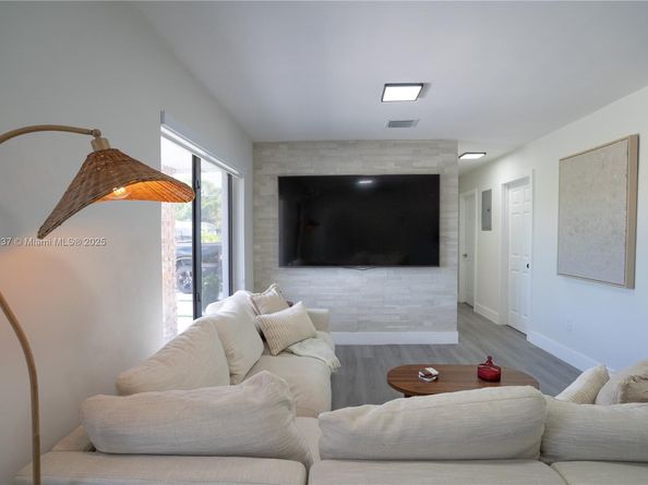 10060 SW 152nd Ter, Miami FL 33157