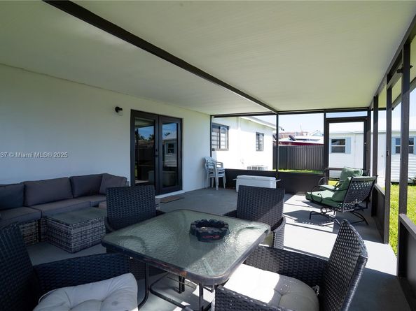 10060 SW 152nd Ter, Miami FL 33157