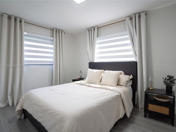 10060 SW 152nd Ter, Miami FL 33157