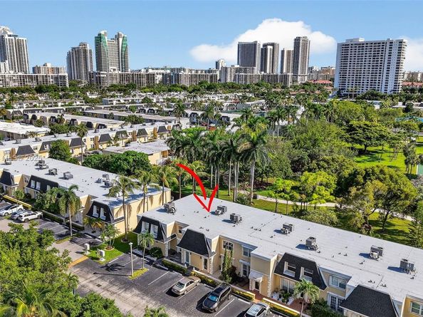 2220 NE 11th St, Hallandale Beach FL 33009