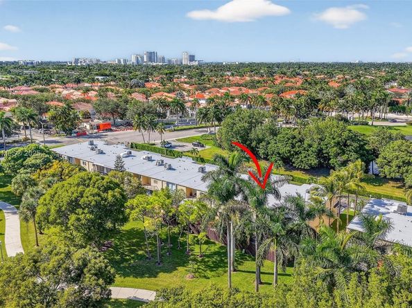 2220 NE 11th St, Hallandale Beach FL 33009