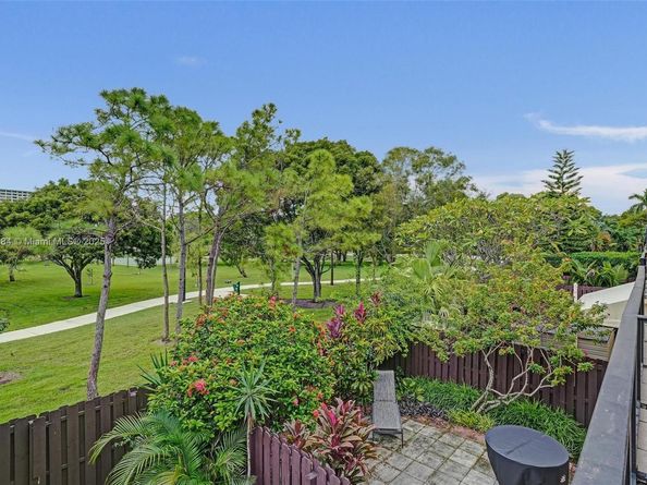 2220 NE 11th St, Hallandale Beach FL 33009