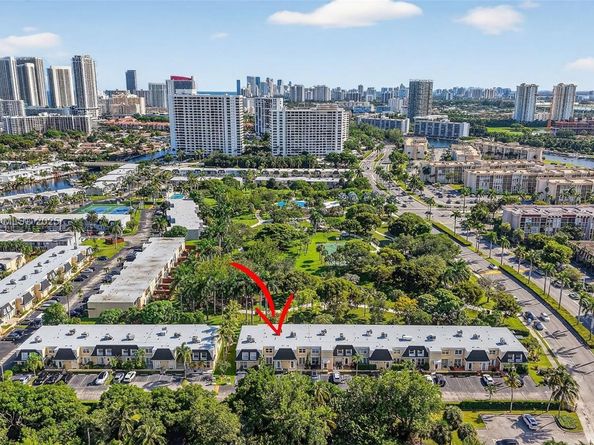 2220 NE 11th St, Hallandale Beach FL 33009