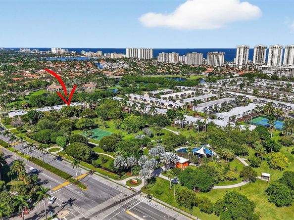 2220 NE 11th St, Hallandale Beach FL 33009