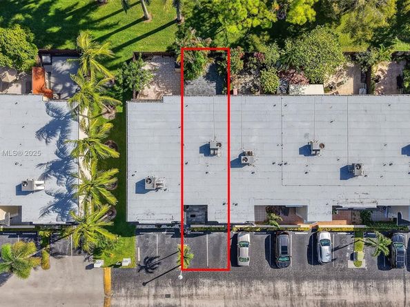 2220 NE 11th St, Hallandale Beach FL 33009