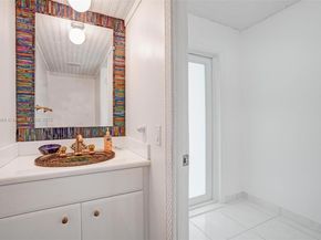 2220 NE 11th St, Hallandale Beach FL 33009