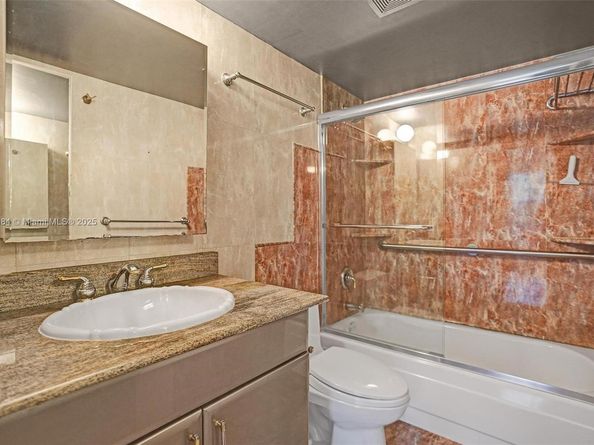 2220 NE 11th St, Hallandale Beach FL 33009