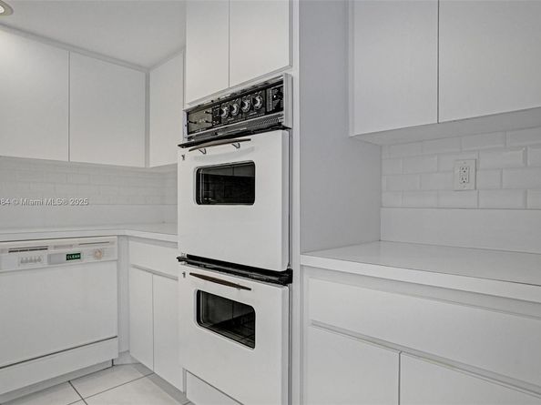 2220 NE 11th St, Hallandale Beach FL 33009