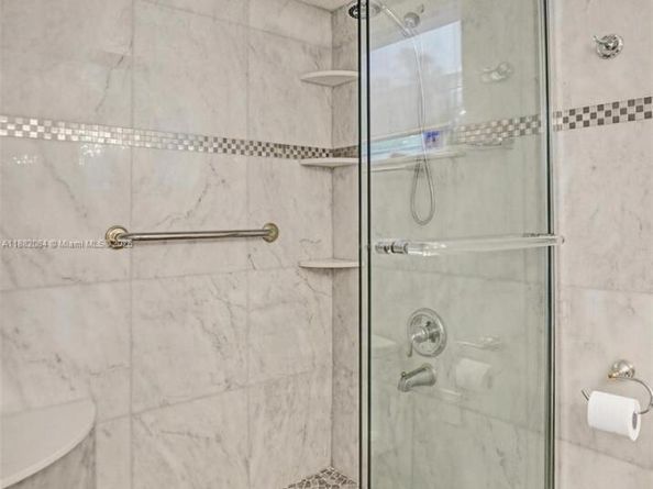 2220 NE 11th St, Hallandale Beach FL 33009