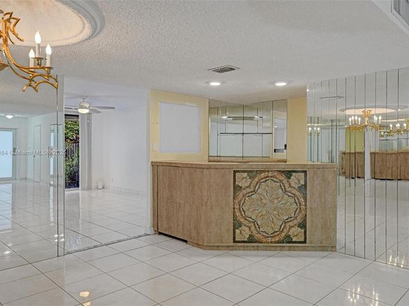 2220 NE 11th St, Hallandale Beach FL 33009