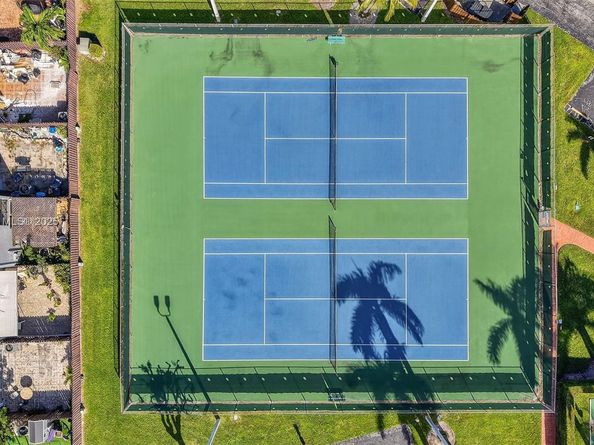 2220 NE 11th St, Hallandale Beach FL 33009