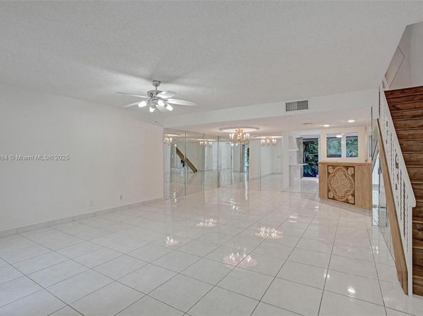 2220 NE 11th St, Hallandale Beach FL 33009