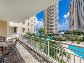 888 Brickell Key Dr 807, Miami FL 33131
