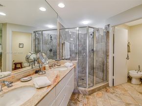 888 Brickell Key Dr 807, Miami FL 33131