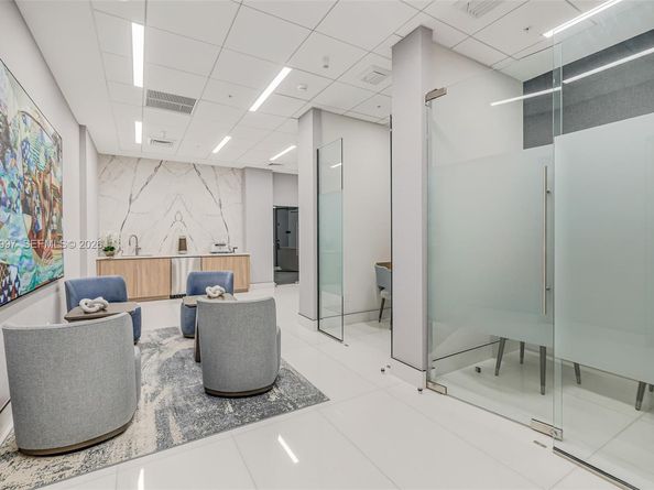 888 Brickell Key Dr 807, Miami FL 33131