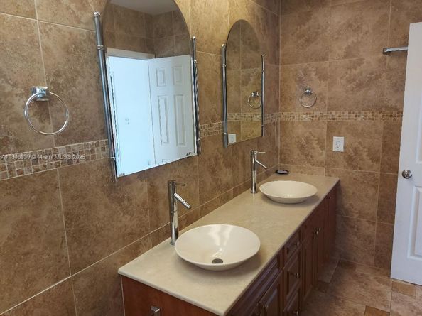 20033 NE 2nd Pl, Miami FL 33179