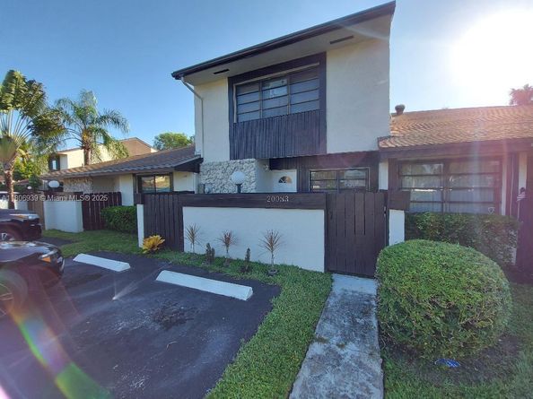 20033 NE 2nd Pl, Miami FL 33179