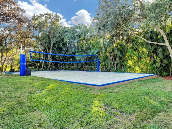 14330 SW 20th St, Davie FL 33325