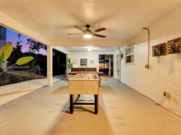14330 SW 20th St, Davie FL 33325