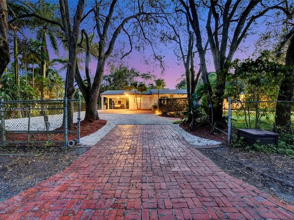 14330 SW 20th St, Davie FL 33325
