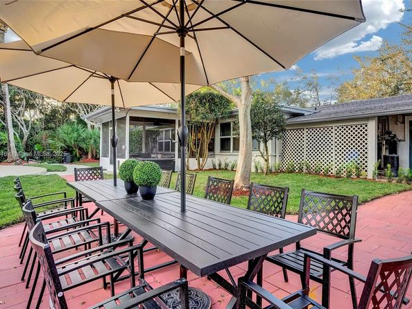 14330 SW 20th St, Davie FL 33325