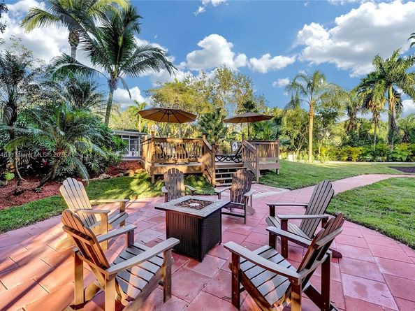 14330 SW 20th St, Davie FL 33325