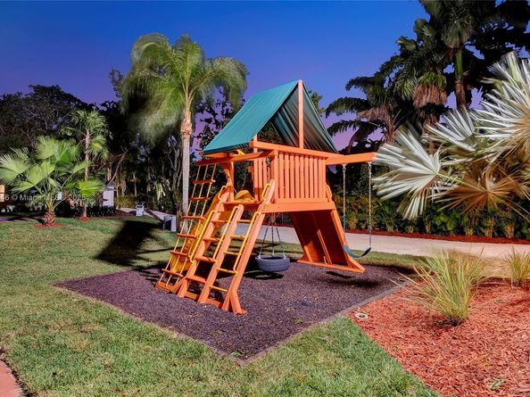 14330 SW 20th St, Davie FL 33325