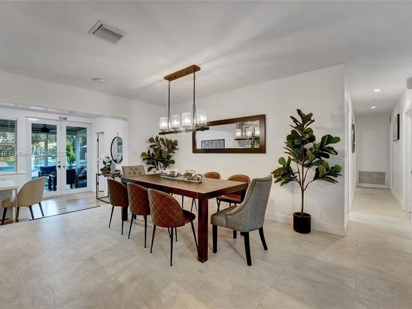 14330 SW 20th St, Davie FL 33325