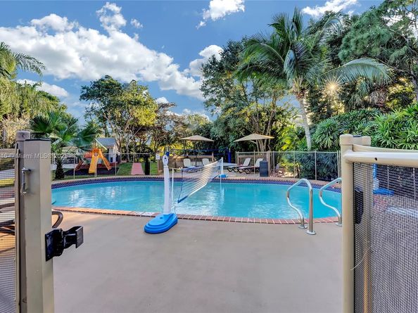 14330 SW 20th St, Davie FL 33325