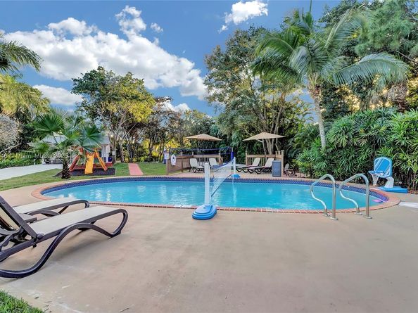 14330 SW 20th St, Davie FL 33325