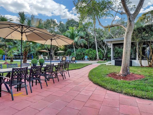 14330 SW 20th St, Davie FL 33325