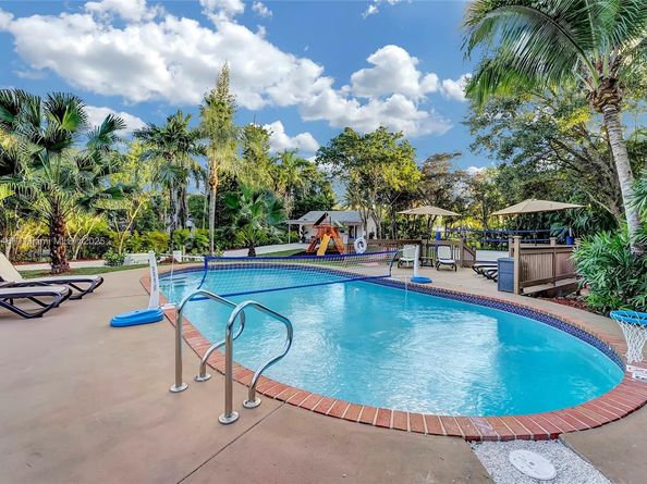 14330 SW 20th St, Davie FL 33325