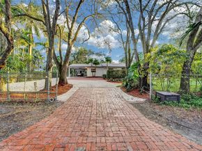 14330 SW 20th St, Davie FL 33325