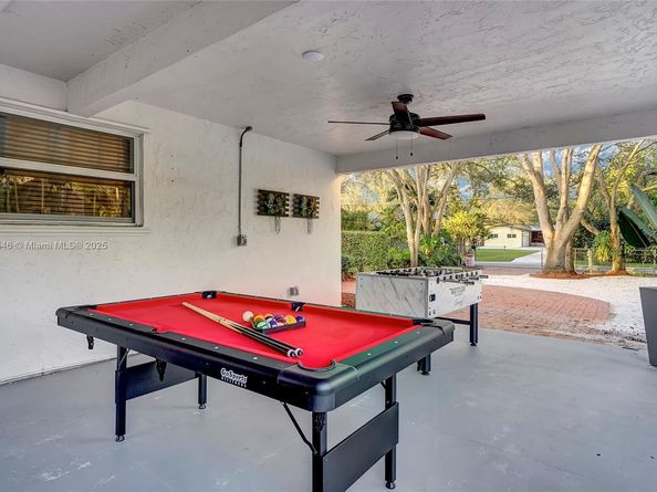 14330 SW 20th St, Davie FL 33325