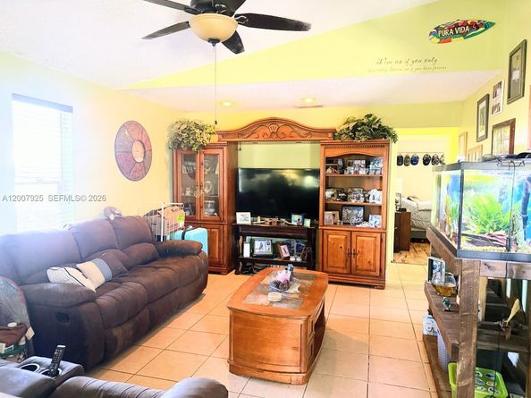 13541 SW 10th Pl, Davie FL 33325