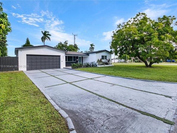 2441 Alcazar Dr, Miramar FL 33023