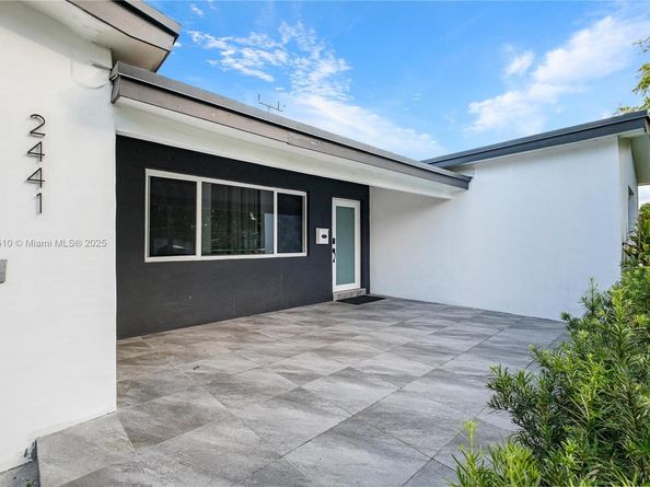 2441 Alcazar Dr, Miramar FL 33023
