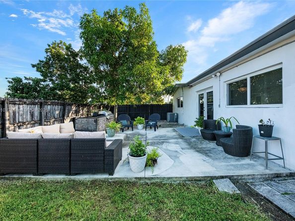 2441 Alcazar Dr, Miramar FL 33023