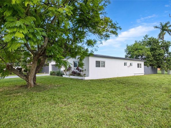 2441 Alcazar Dr, Miramar FL 33023