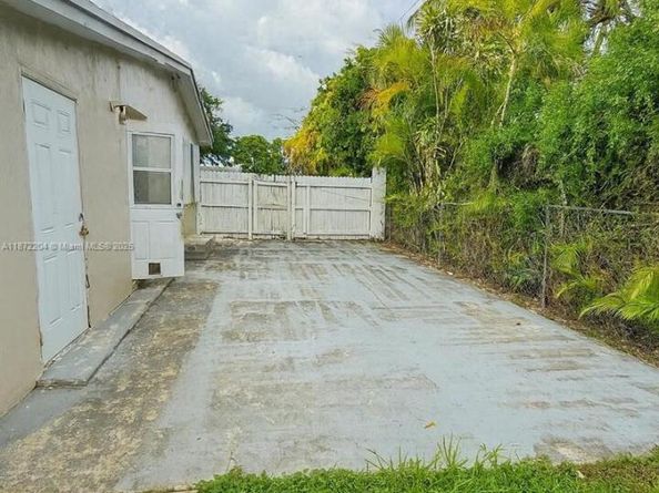 11515 SW 138th Ter, Miami FL 33176