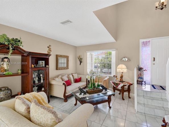 347 NW 153rd Ln, Pembroke Pines FL 33028
