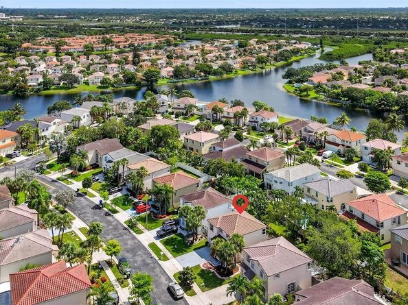 347 NW 153rd Ln, Pembroke Pines FL 33028