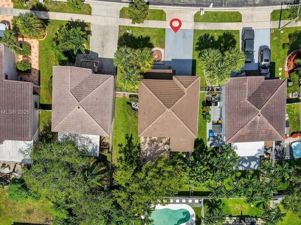 347 NW 153rd Ln, Pembroke Pines FL 33028