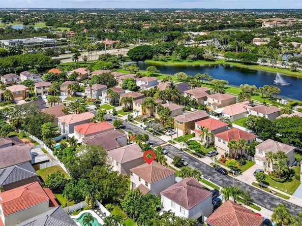 347 NW 153rd Ln, Pembroke Pines FL 33028