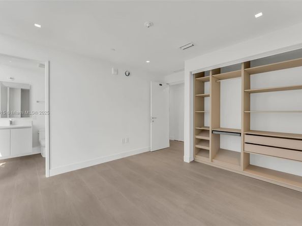 700 NE 24th st 1207, Miami FL 33137